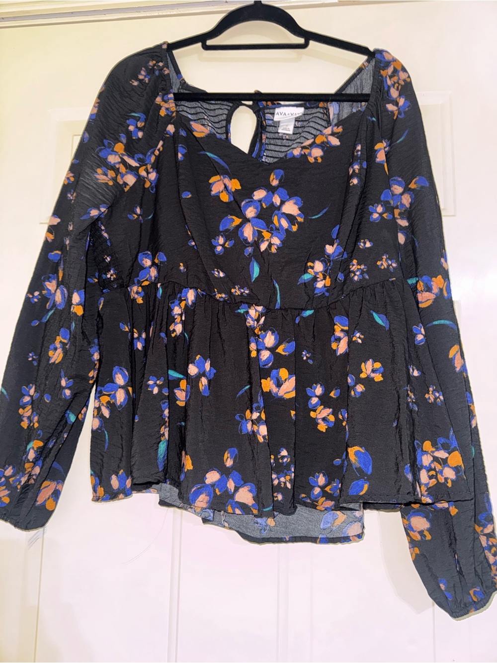 Ava & Viv Black Floral Peplum Blouse with Keyhole Back